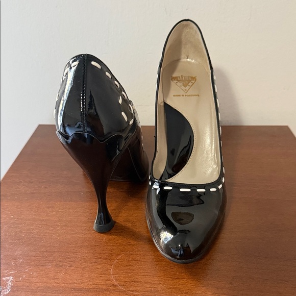 John Fluevog Black Patent Heels with White Stitching NEW! - Picture 2 of 7